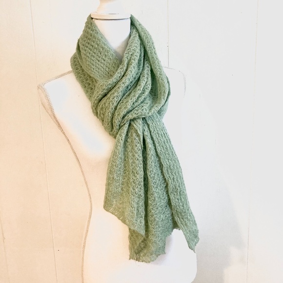 🍉H&M Green Soft Knitted Long Scarf 20" x 80"